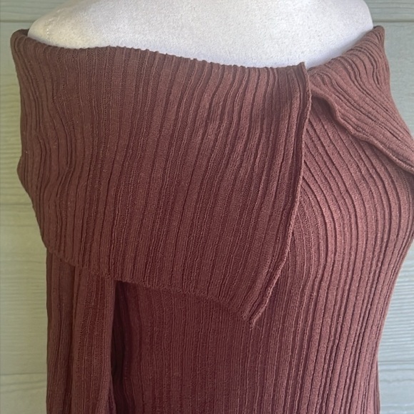 ASOS Design Off Shoulder Sweater - Picture 3 of 10